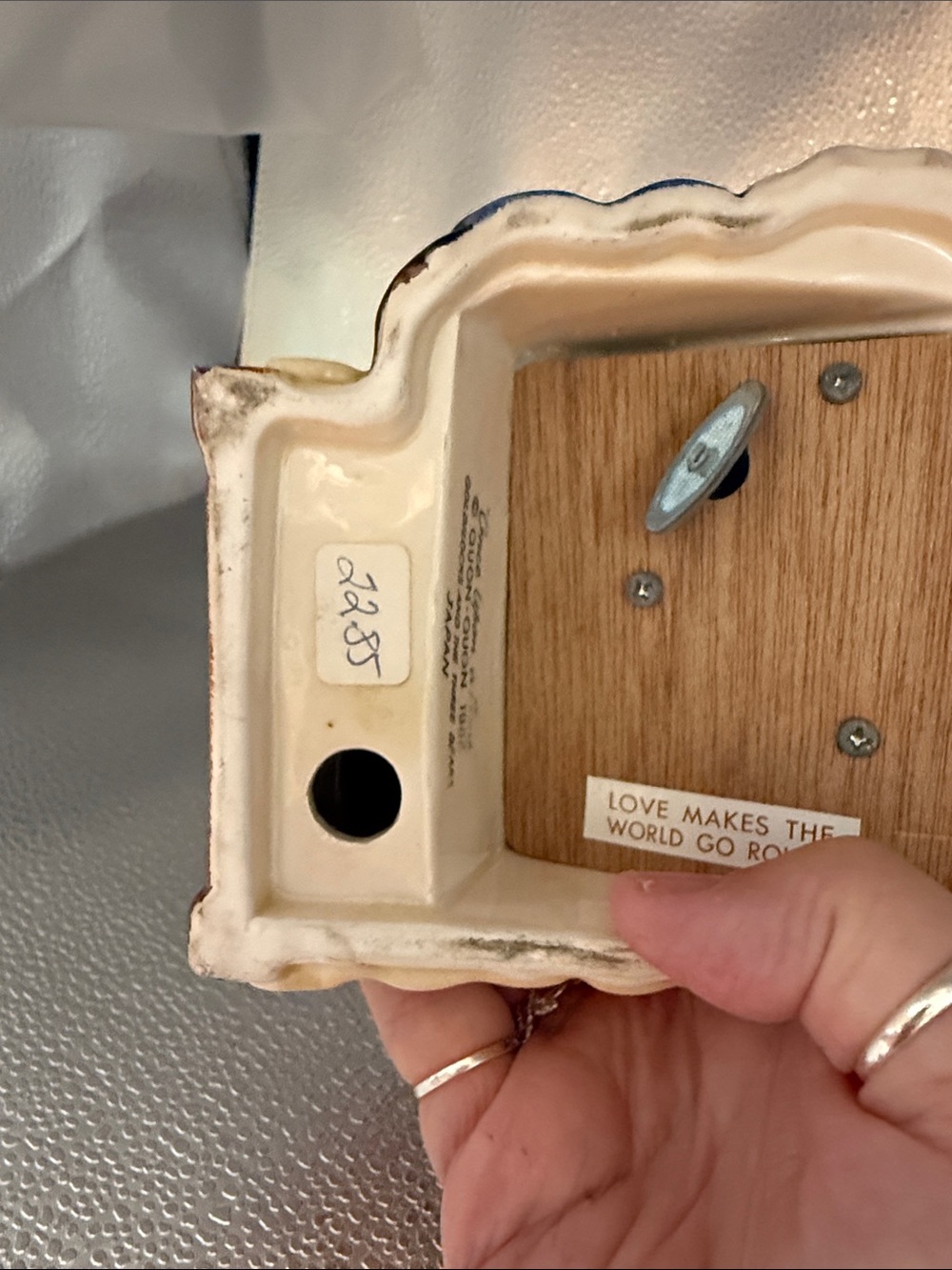 Vintage 1982 Ceramic Music Box of Goldilocks where she moves back and forth - Picture 9 of 11